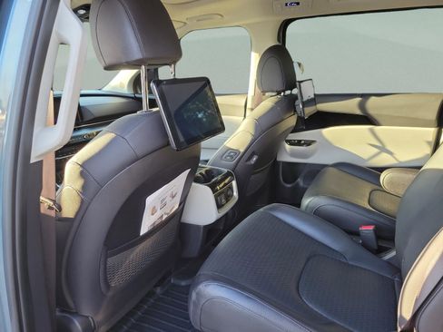 Used 2024 Kia Carnival SX Prestige FWD image 6