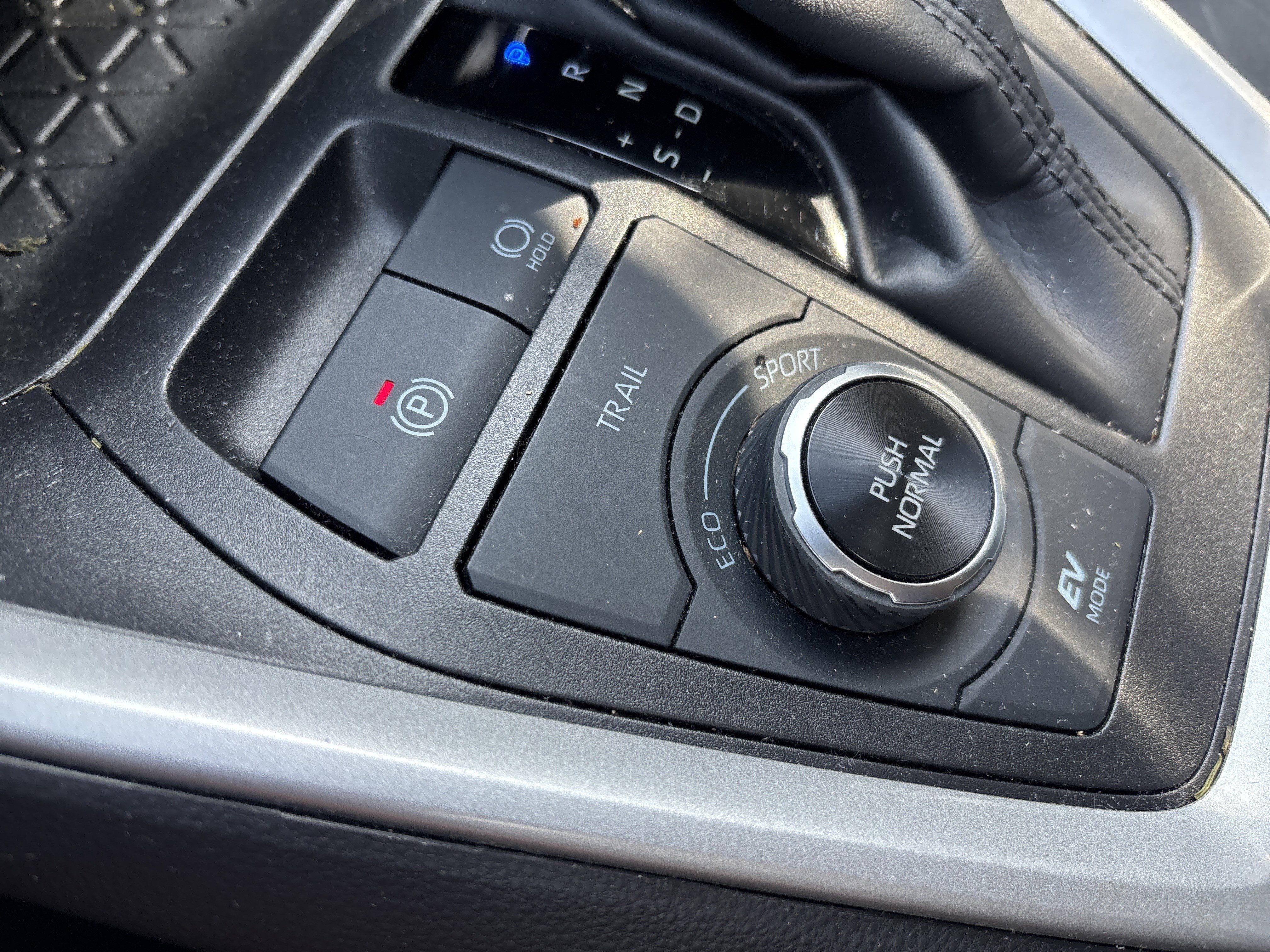 Used 2025 Toyota RAV4 XLE AWD/4WD image 24