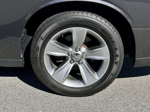 Used 2017 Dodge Challenger SXT w/ Driver Convenience Group image 6