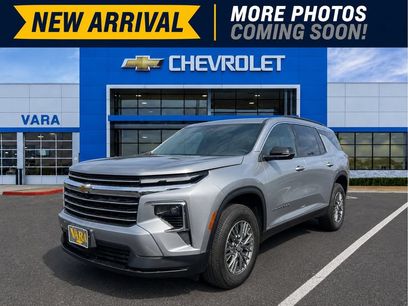Certified 2025 Chevrolet Traverse LT