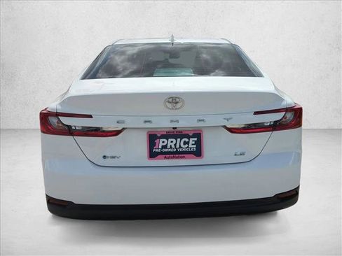 Used 2025 Toyota Camry LE FWD image 7