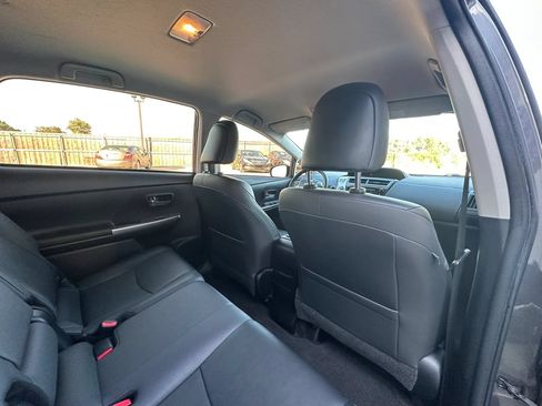 Used 2015 Toyota Prius V Four FWD image 17