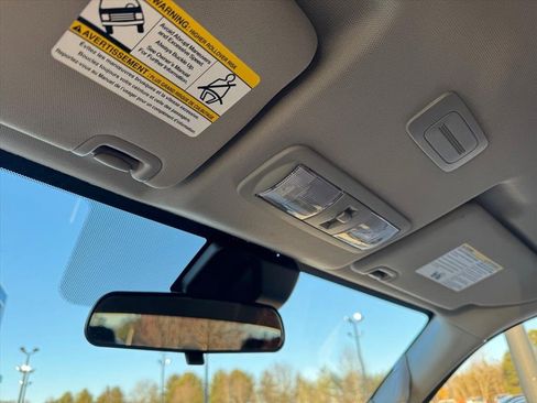 Used 2023 Nissan Frontier SV w/ Technology Package image 34