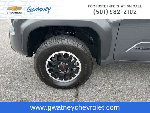 Used 2025 Toyota Tacoma TRD Off-Road AWD/4WD image 9