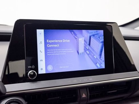 Used 2025 Toyota Prius LE FWD image 13