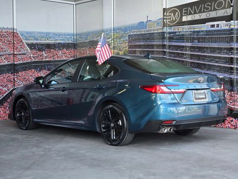 Used 2025 Toyota Camry SE FWD image 5
