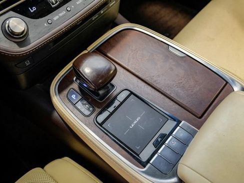 Used 2018 Lexus LS 500 w/ Accessory Package (Z1) RWD image 30