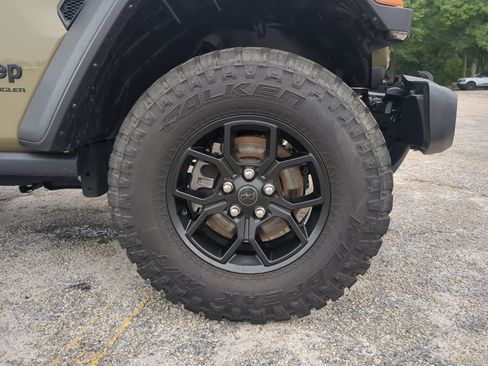 Used 2025 Jeep Wrangler Unlimited Sport AWD/4WD image 9