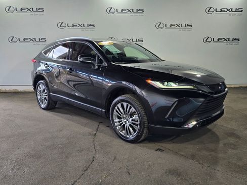 Used 2022 Toyota Venza LE AWD/4WD image 3