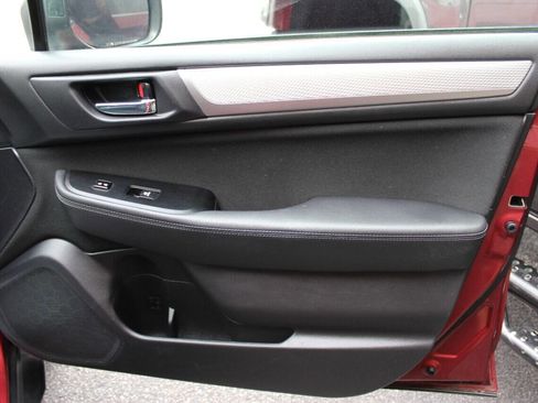 Used 2019 Subaru Outback 2.5i Premium image 10