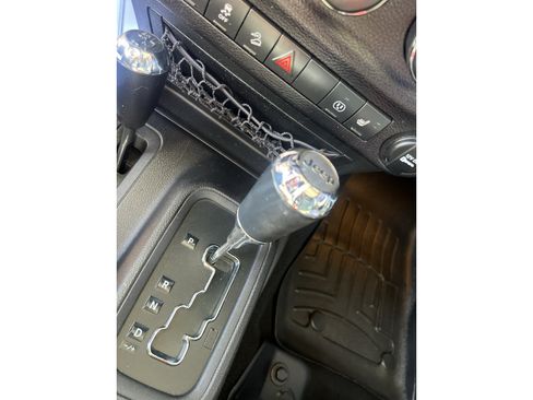 Used 2015 Jeep Wrangler Unlimited Sahara AWD/4WD image 36
