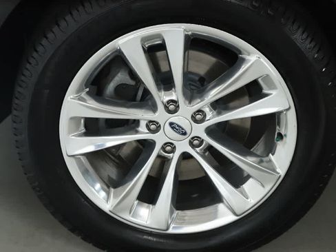 Used 2019 Ford Explorer XLT w/ Equipment Group 202A AWD/4WD image 41