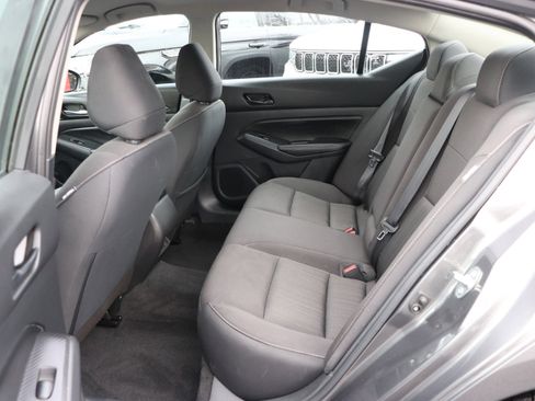 Used 2025 Nissan Altima 2.5 SV image 12