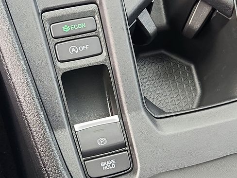 Certified 2025 Honda Accord SE image 27