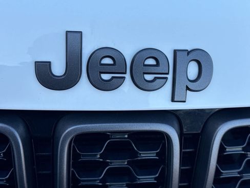 Used 2020 Jeep Grand Cherokee High Altitude AWD/4WD image 11