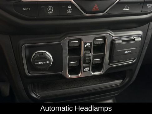 Used 2022 Jeep Wrangler Unlimited Sport w/ Sun And Sound Package AWD/4WD image 25