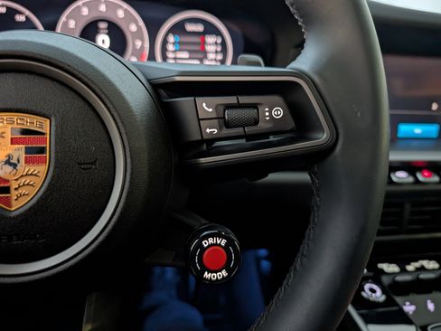 Used 2025 Porsche 911 Carrera image 36