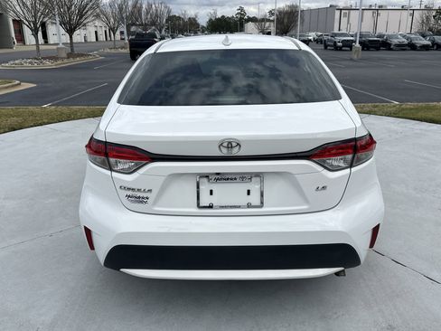 Used 2022 Toyota Corolla LE image 9