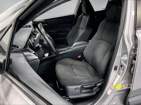 Used 2018 Toyota C-HR XLE FWD image 19