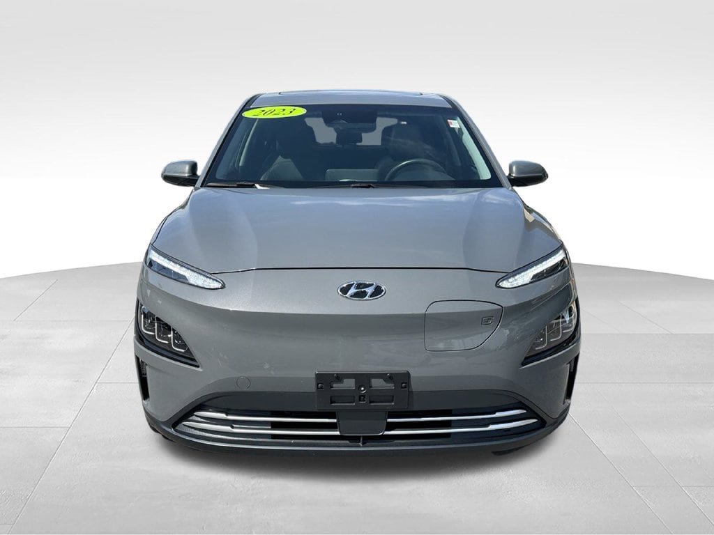 Used 2023 Hyundai Kona Limited FWD image 2