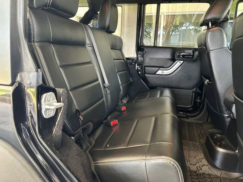 Used 2012 Jeep Wrangler Unlimited Rubicon w/ Connectivity Group AWD/4WD image 25