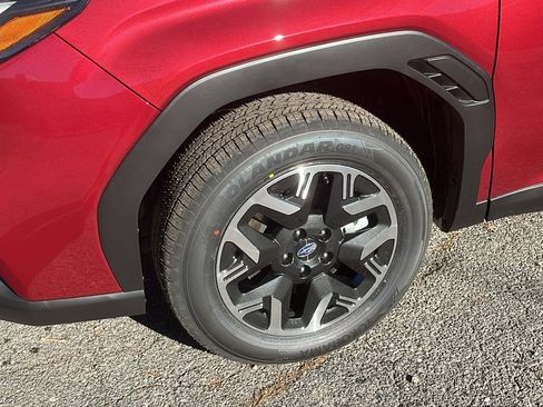 New 2025 Subaru Forester Base image 5