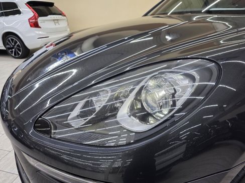 Used 2018 Porsche Macan AWD/4WD image 10