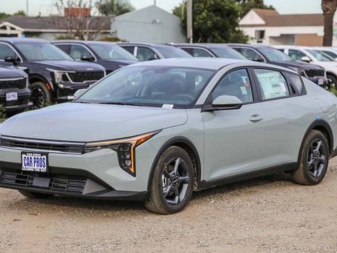 New 2026 Kia K4 LXS image 4