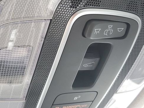 Certified 2025 Hyundai Elantra Limited FWD image 32