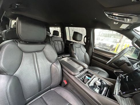 Used 2024 Jeep Wagoneer Series II w/ Flexible Seating Group AWD/4WD image 34