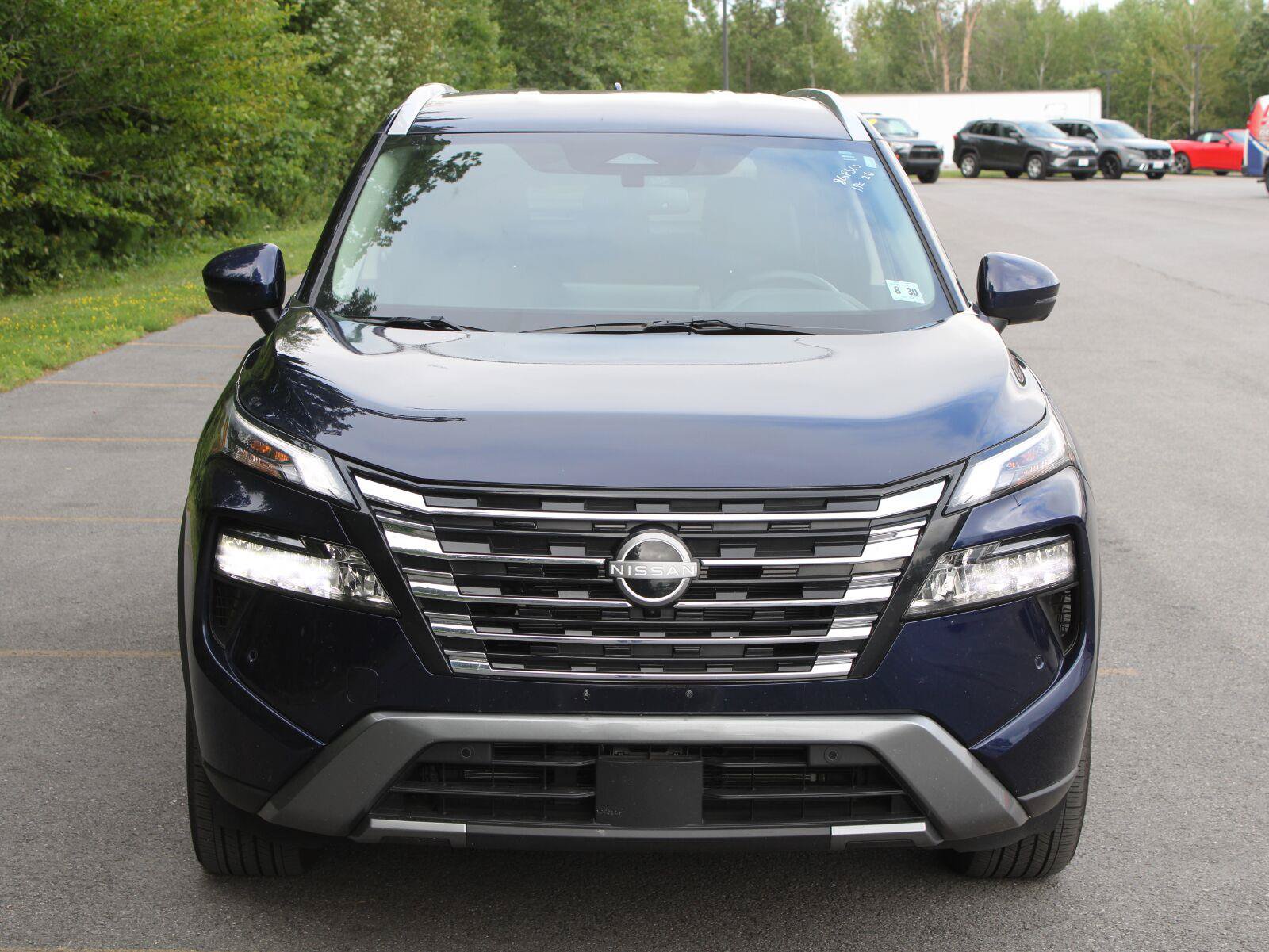 Used 2026 Nissan Rogue SL AWD/4WD image 2