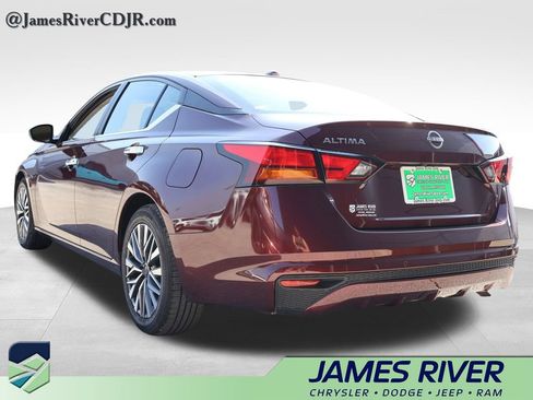 Used 2025 Nissan Altima 2.5 SV FWD image 3