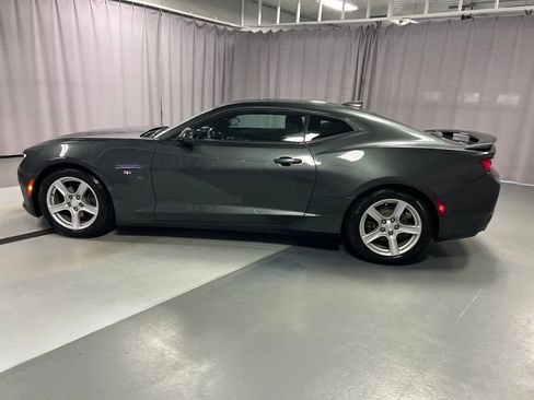 Used 2017 Chevrolet Camaro LT w/ Technology Package RWD image 4