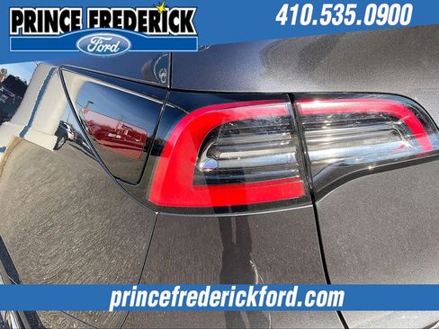 Used 2024 Tesla Model Y 2WD image 27