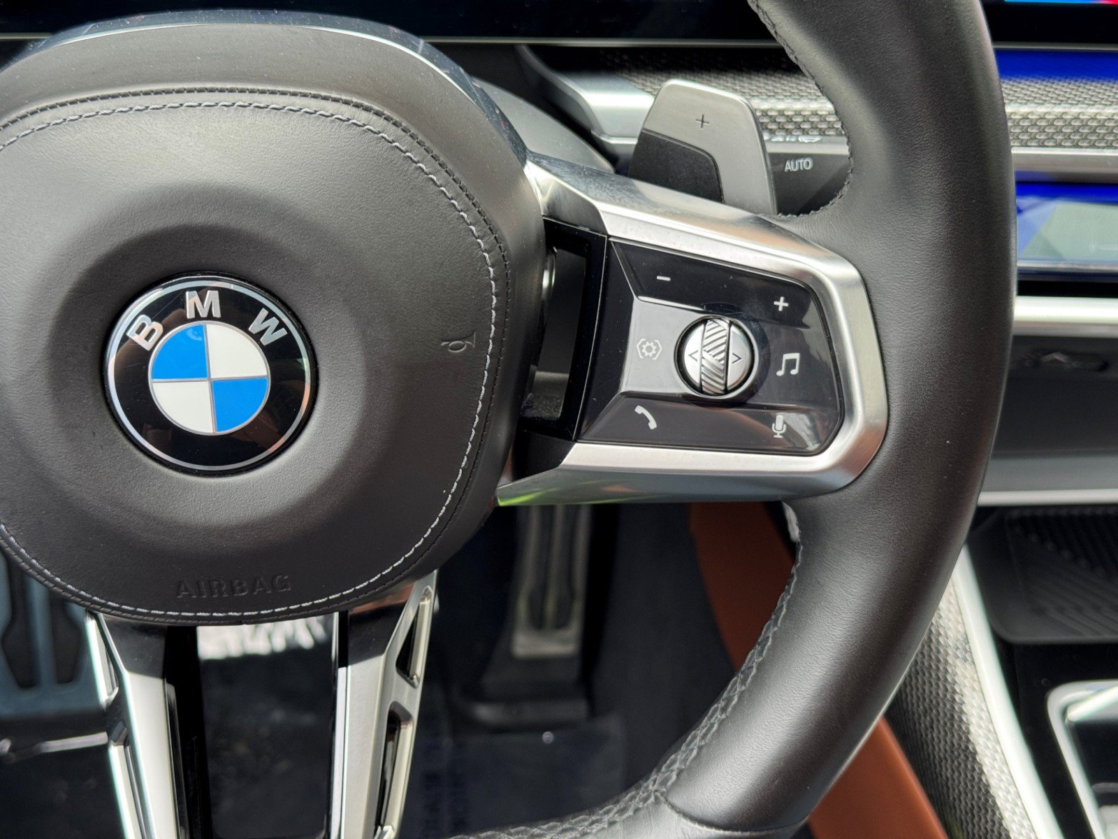 Used 2023 BMW 740i w/ Executive Package RWD image 24