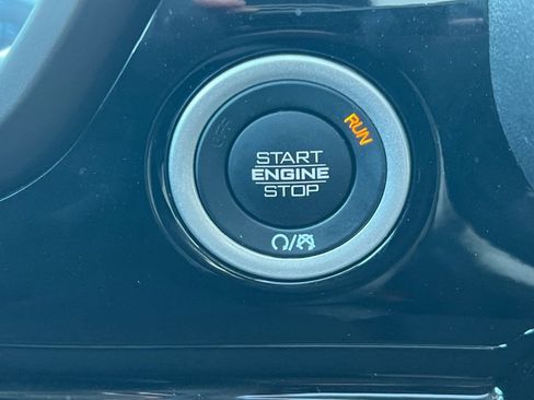 Used 2025 RAM 1500 Laramie image 19