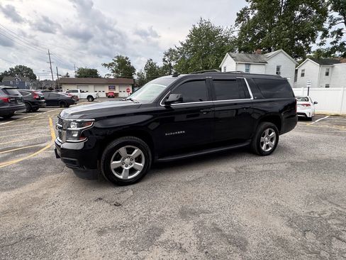 Used 2018 Chevrolet Suburban LT image 22