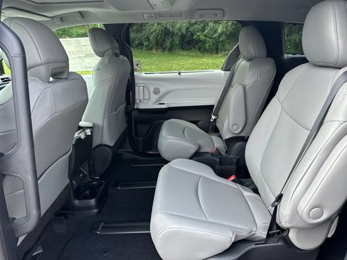 Used 2026 Toyota Sienna XLE AWD/4WD image 16