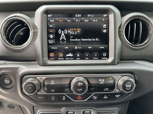 Used 2021 Jeep Gladiator Overland image 29