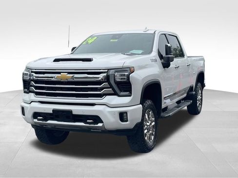 Used 2024 Chevrolet Silverado 2500 High Country w/ Technology Package AWD/4WD image 2
