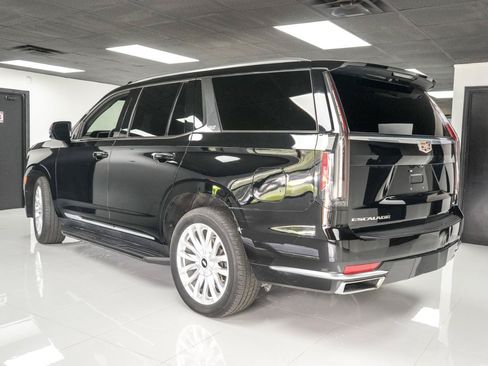 Used 2024 Cadillac Escalade Luxury RWD image 3
