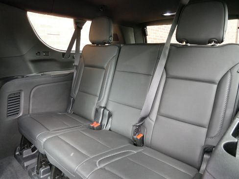 Used 2021 GMC Yukon XL Denali w/ Denali Premium Package AWD/4WD image 11