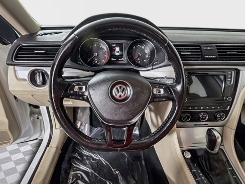 Used 2019 Volkswagen Passat 2.0T Wolfsburg w/ Wheels & Sunroof Package image 13