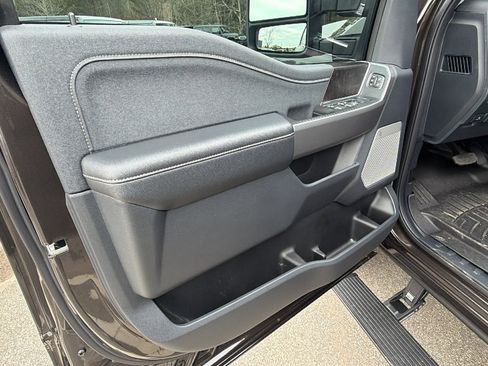 Used 2025 Ford F250 Lariat w/ Chrome Package image 14