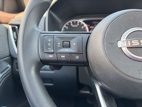 Used 2022 Nissan Rogue SV image 17