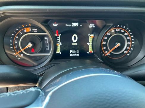 Used 2025 Jeep Wrangler Unlimited Sahara AWD/4WD image 21