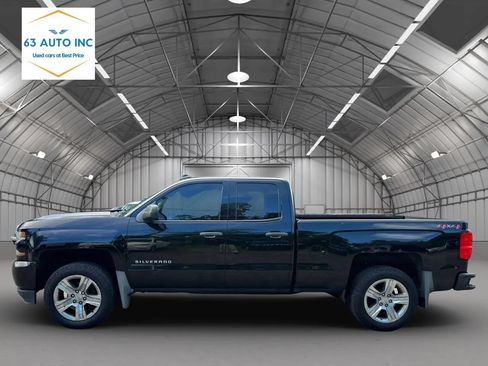 Used 2018 Chevrolet Silverado 1500 Custom w/ Custom Value Package AWD/4WD image 2