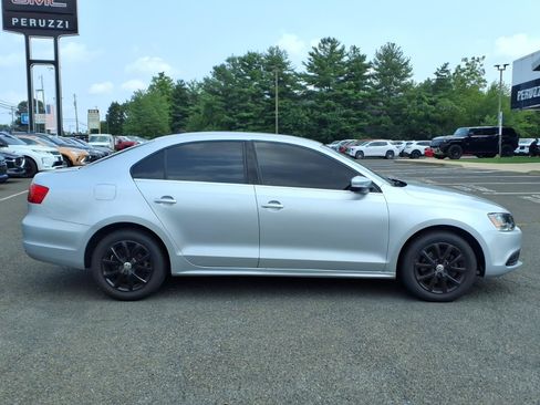 Used 2014 Volkswagen Jetta SE FWD image 2