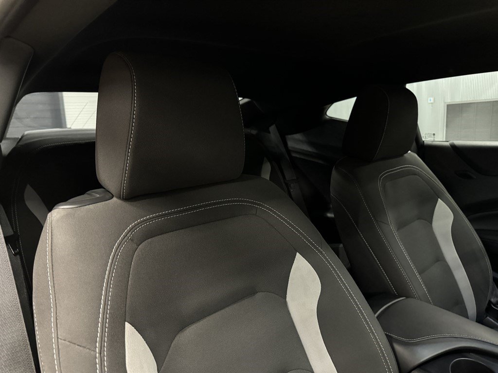 Used 2019 Chevrolet Camaro SS RWD image 33