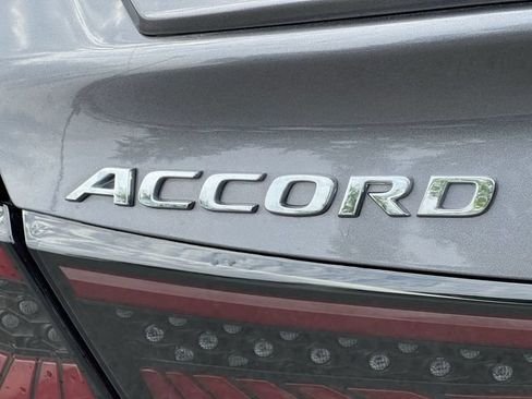 Used 2018 Honda Accord Sport image 19